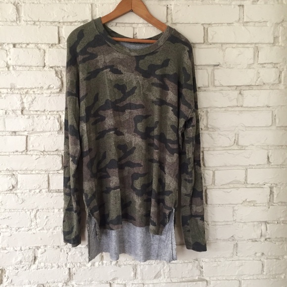 American Eagle Outfitters Tops - American Eagle Camouflage Top